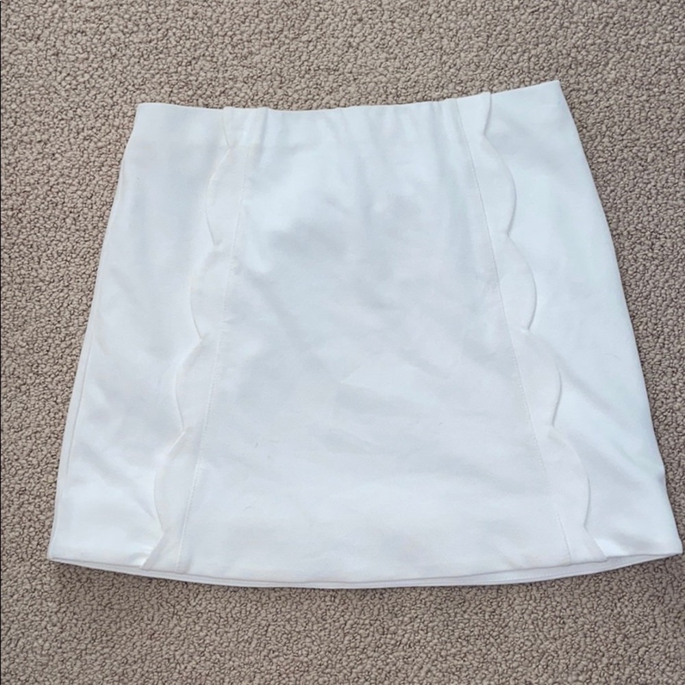 Mini white scalloped skirt